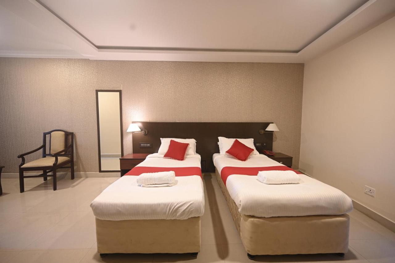 Hotel Bhagavath Gardens Chengannur Bagian luar foto