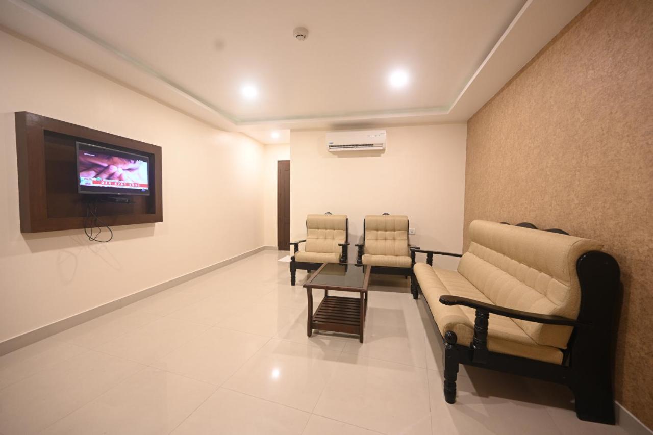 Hotel Bhagavath Gardens Chengannur Bagian luar foto