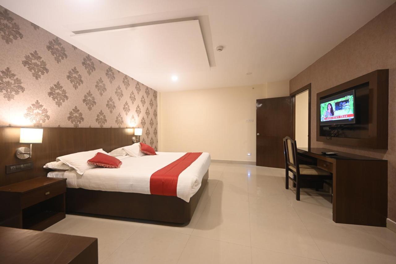 Hotel Bhagavath Gardens Chengannur Bagian luar foto