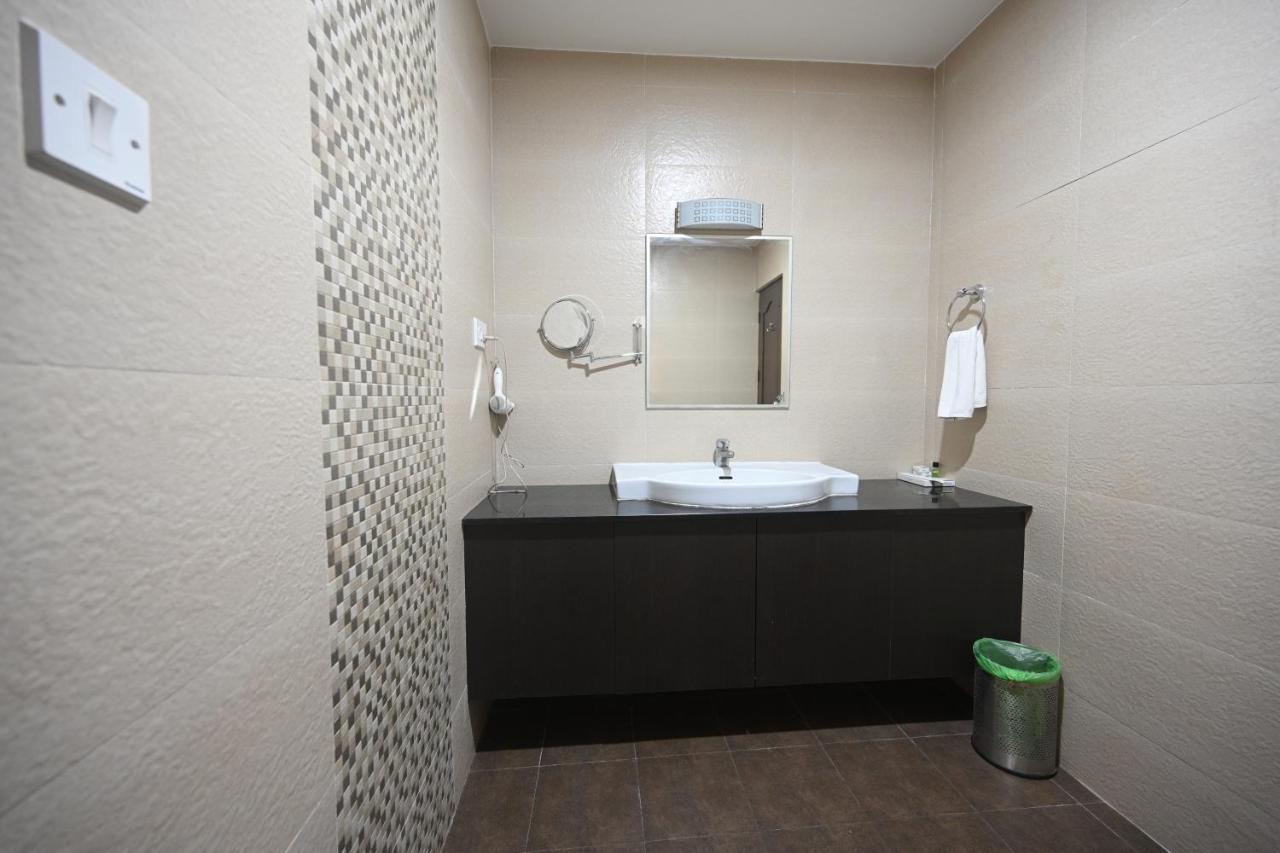 Hotel Bhagavath Gardens Chengannur Bagian luar foto