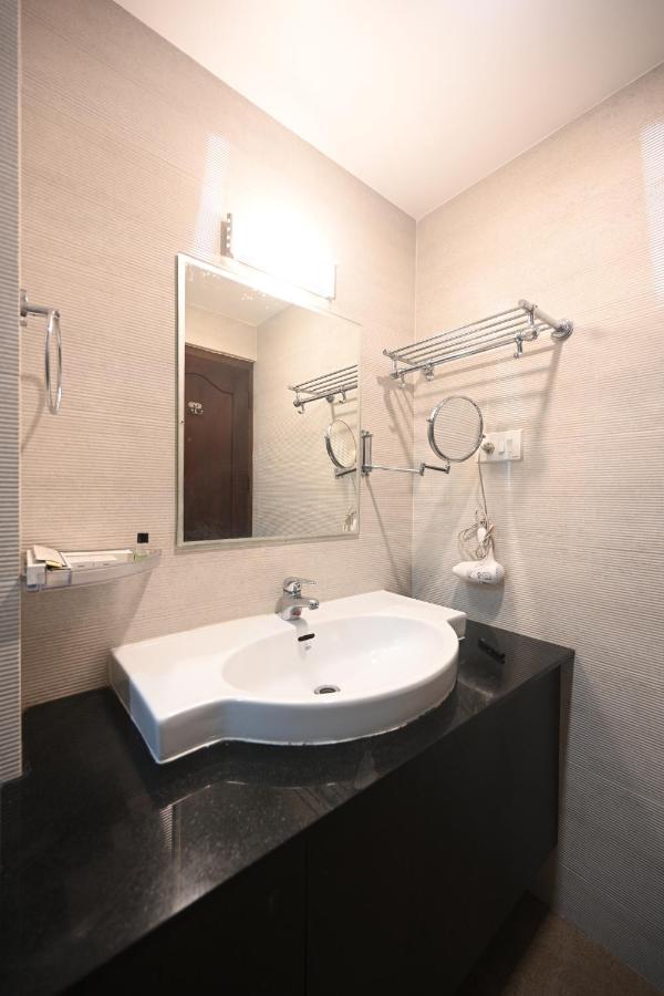 Hotel Bhagavath Gardens Chengannur Bagian luar foto